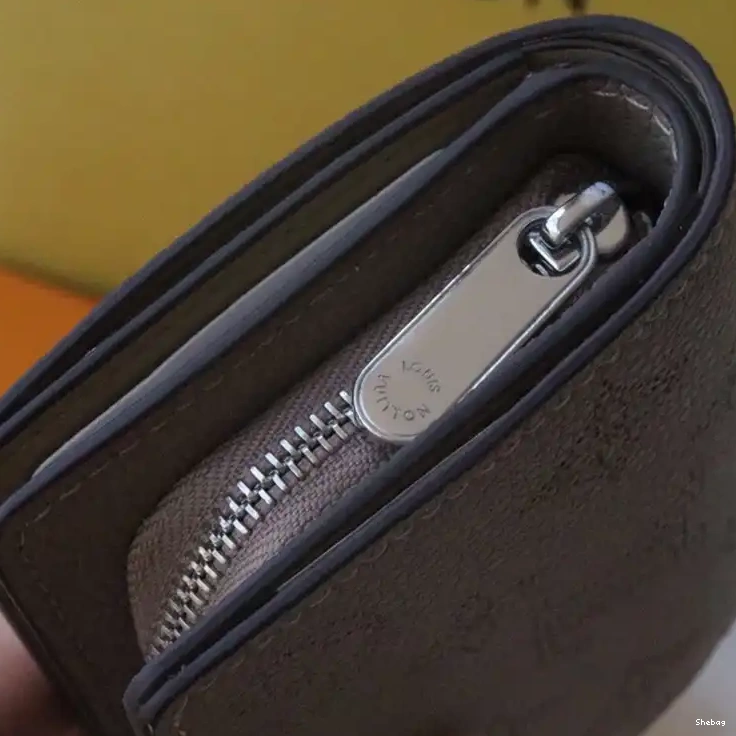 2306YA0008 Bag LV 0625
